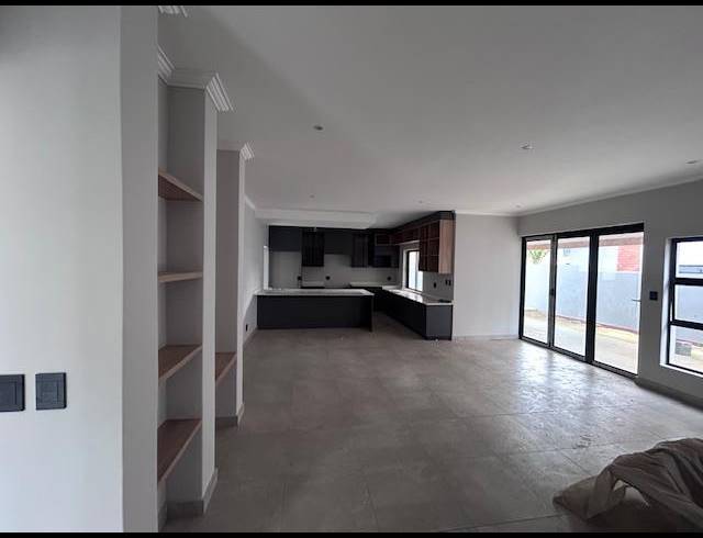 3 BEDROOM HOUSE FOR SALE IN SIX FOUNTAINS RESIDENTIAL ESTATE